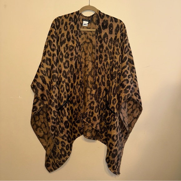 Leopard Print sweater Poncho - Picture 1 of 6